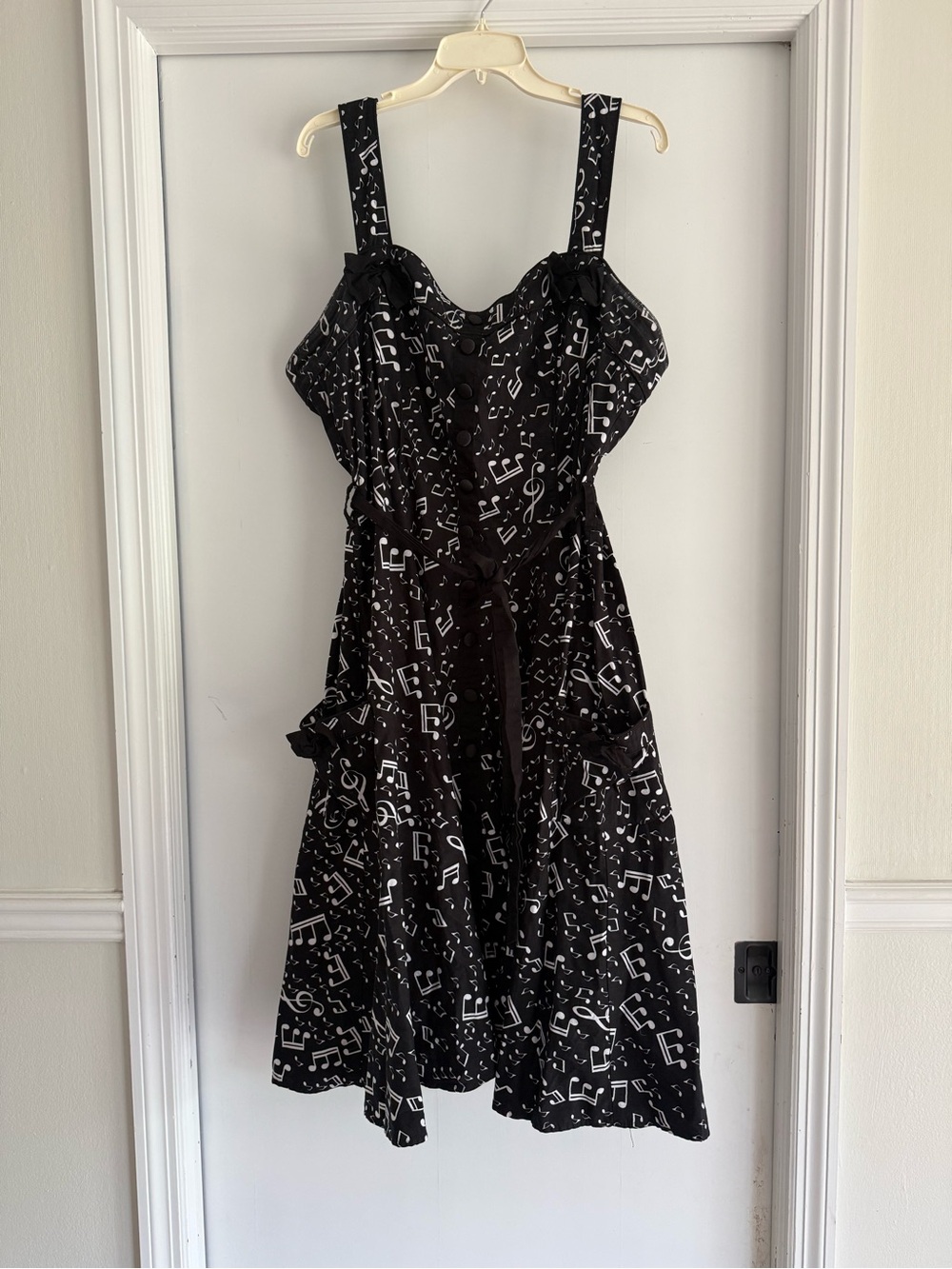 Black Musical Note Midi Dress with Sweetheart Neckline